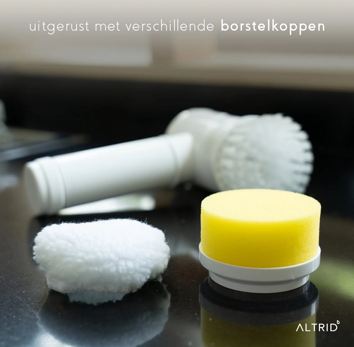 Altrid Elektrische Schoonmaakborstel - Oplaadbaar - Verbeterde Versie - 3 Opzetstukken - Poetsmachine - Handborstel - Schrobborstel - Schrobber - Reinigingsborstel - Schoonmaakmiddelen 1 Altrid Elektrische Schoonmaakborstel - Oplaadbaar - Verbeterde Versie - 3 Opzetstukken - Poetsmachine - Handborstel - Schrobborstel - Schrobber - Reinigingsborstel - Schoonmaakmiddelen