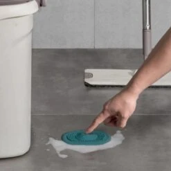 Heuts Goods - Gootsteenzeef - Gootsteenstop - Afvoerzeef - Afvoerstop - Spoelbal - Bad - Douchebak - Keuken - Wasbak - Badkuip - Siliconen - Donkerblauw 19 Heuts Goods - Gootsteenzeef - Gootsteenstop - Afvoerzeef - Afvoerstop - Spoelbal - Bad - Douchebak - Keuken - Wasbak - Badkuip - Siliconen - Donkerblauw -Winkel Voor Schoonmaakartikelen 1200x1200 1537