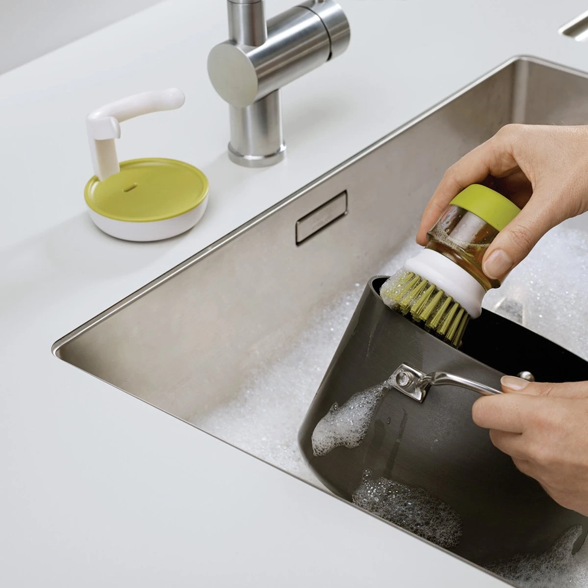 Joseph Joseph Afwasborstel Palm Scrub - Incl Houder - Grijs 2 Joseph Joseph Afwasborstel Palm Scrub - Incl Houder - Grijs - Afbeelding 2