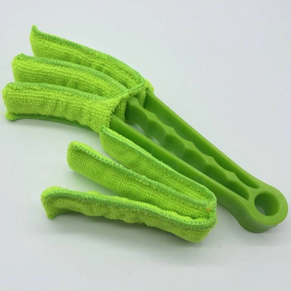 Musthave Gadget Groen - Jaloezie & Lamellen Reiniger - Lamellen Borstel - Stof Verwijderaar - Jaloezie Stoffer - Incl. Extra Microvezeldoekje 1 Musthave Gadget Groen - Jaloezie & Lamellen Reiniger - Lamellen Borstel - Stof Verwijderaar - Jaloezie Stoffer - Incl. Extra Microvezeldoekje