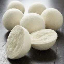 Merkloos Droger Ballen XL 6 Stuks Inclusief Lavendelolie – Zero Waste Dryer Balls - Duurzaam – Wasverzachter – Herbruikbare Drogerballen – Droogt De Was Sneller – Tiny Panda -Winkel Voor Schoonmaakartikelen 1200x1200 537