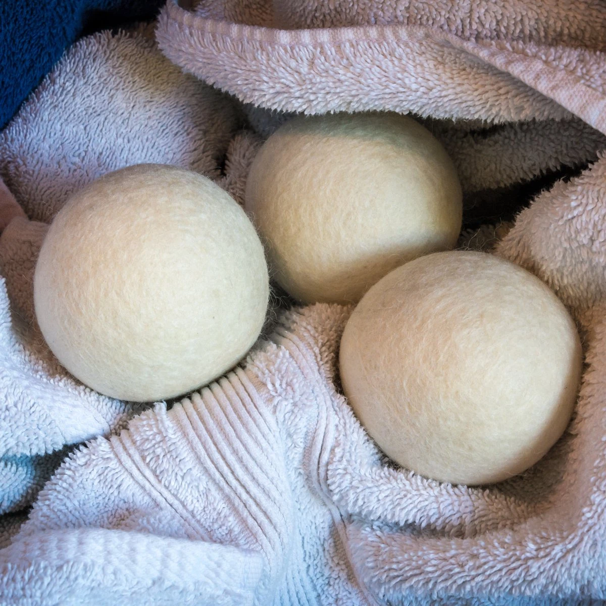 Apeiron Drogerballen - Droogballen - 6 XL Wasbollen - Droger - Duurzaam - Wasmachine - Wasverzachter - Energie Besparen - Zero Waste - Schapenvacht - Wol 6 Apeiron Drogerballen - Droogballen - 6 XL Wasbollen - Droger - Duurzaam - Wasmachine - Wasverzachter - Energie Besparen - Zero Waste - Schapenvacht - Wol - Afbeelding 6