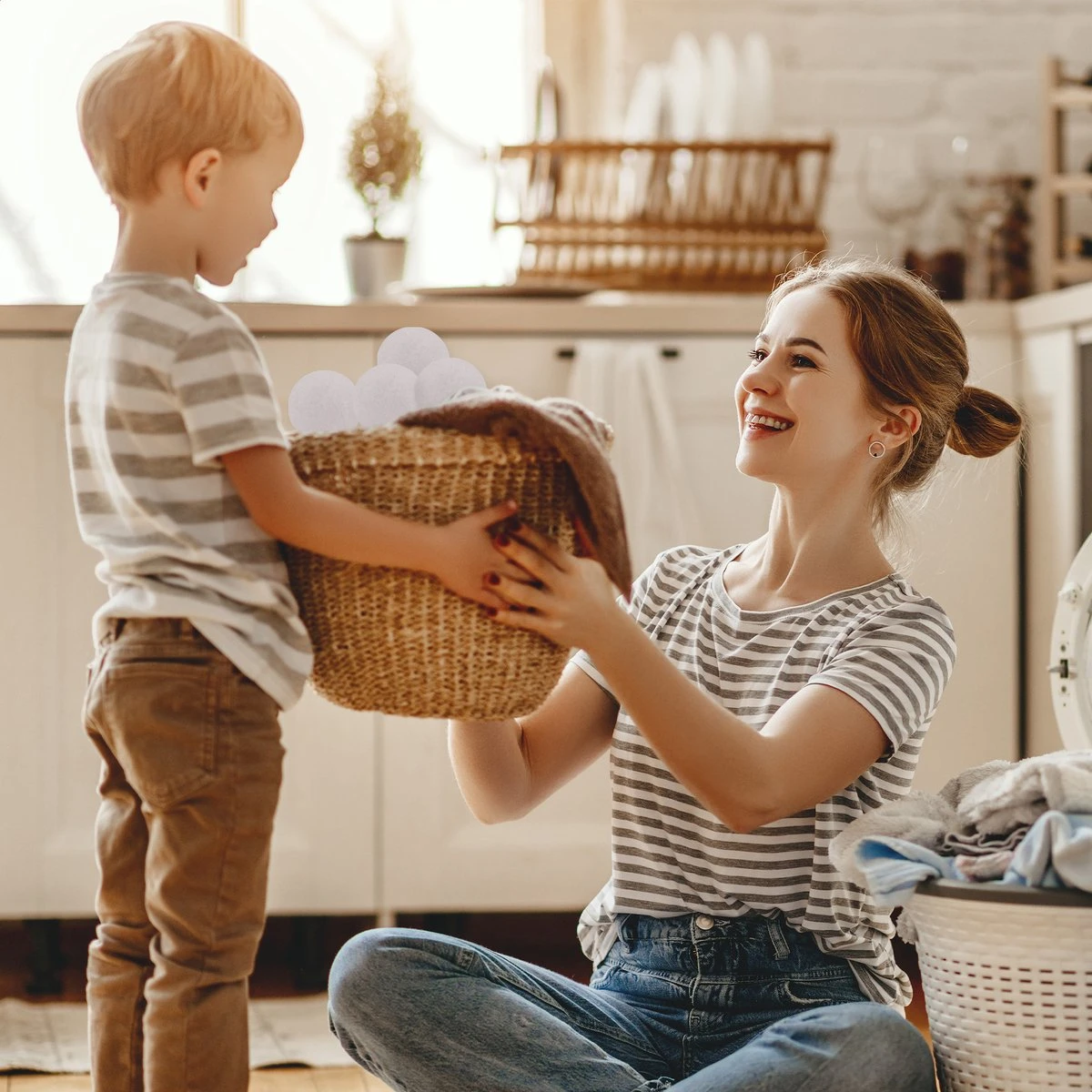 FAVE Drogerballen XL - 6 Stuks - Inclusief Opbergzakje - Wasbol - Wasballen - Doseerbol - Droogballen - Duurzaam 2 FAVE Drogerballen XL - 6 Stuks - Inclusief Opbergzakje - Wasbol - Wasballen - Doseerbol - Droogballen - Duurzaam - Afbeelding 2