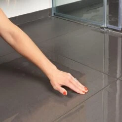 Secucare Anti Slip Spray 100ml - Antislip Voor Tegelvloeren -Winkel Voor Schoonmaakartikelen 1200x1200 893