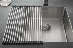Highport Oprolbaar Vaat Droogrek - Scandinavisch Design - Opvouwbaar Hittebestendig Roestvrijstalen Keuken Afdruiprek - Vaatwasser Geschikt - Sterke 18-staafs Onderzetter - Foodgrade Materiaal 6 Highport Oprolbaar Vaat Droogrek - Scandinavisch Design - Opvouwbaar Hittebestendig Roestvrijstalen Keuken Afdruiprek - Vaatwasser Geschikt - Sterke 18-staafs Onderzetter - Foodgrade Materiaal -Winkel Voor Schoonmaakartikelen 1200x800 33