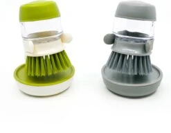 In Round Afwasborstel Met Zeepdispenser / Zeepreservoir – Inclusief Houder – Grijs – Afwas Borstel – Zeep Handborstel – Doseerpomp – Afwasmiddel Dispenser – Navulbaar -Winkel Voor Schoonmaakartikelen 1200x935 1