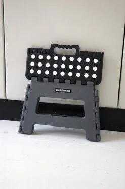 PUHLMANN - Inklapbare Kruk, JAMES, Plastic, Grijs, 22 Cm Hoog, Max 100 Kilo 13 PUHLMANN - Inklapbare Kruk, JAMES, Plastic, Grijs, 22 Cm Hoog, Max 100 Kilo -Winkel Voor Schoonmaakartikelen 797x1200 3